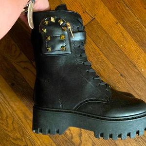 Combat black boots laces with zipper on side sz 10 ROUGE faux leather